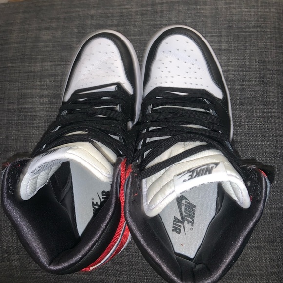 Air Jordan 1 Retro High 'Satin Black Toe - Picture 5 of 5